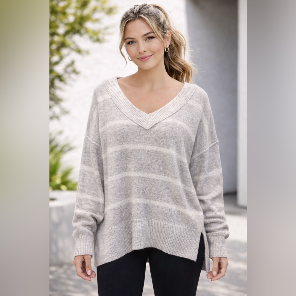 Jessica Simpson Oversized V-Neck Sweater | Size XL